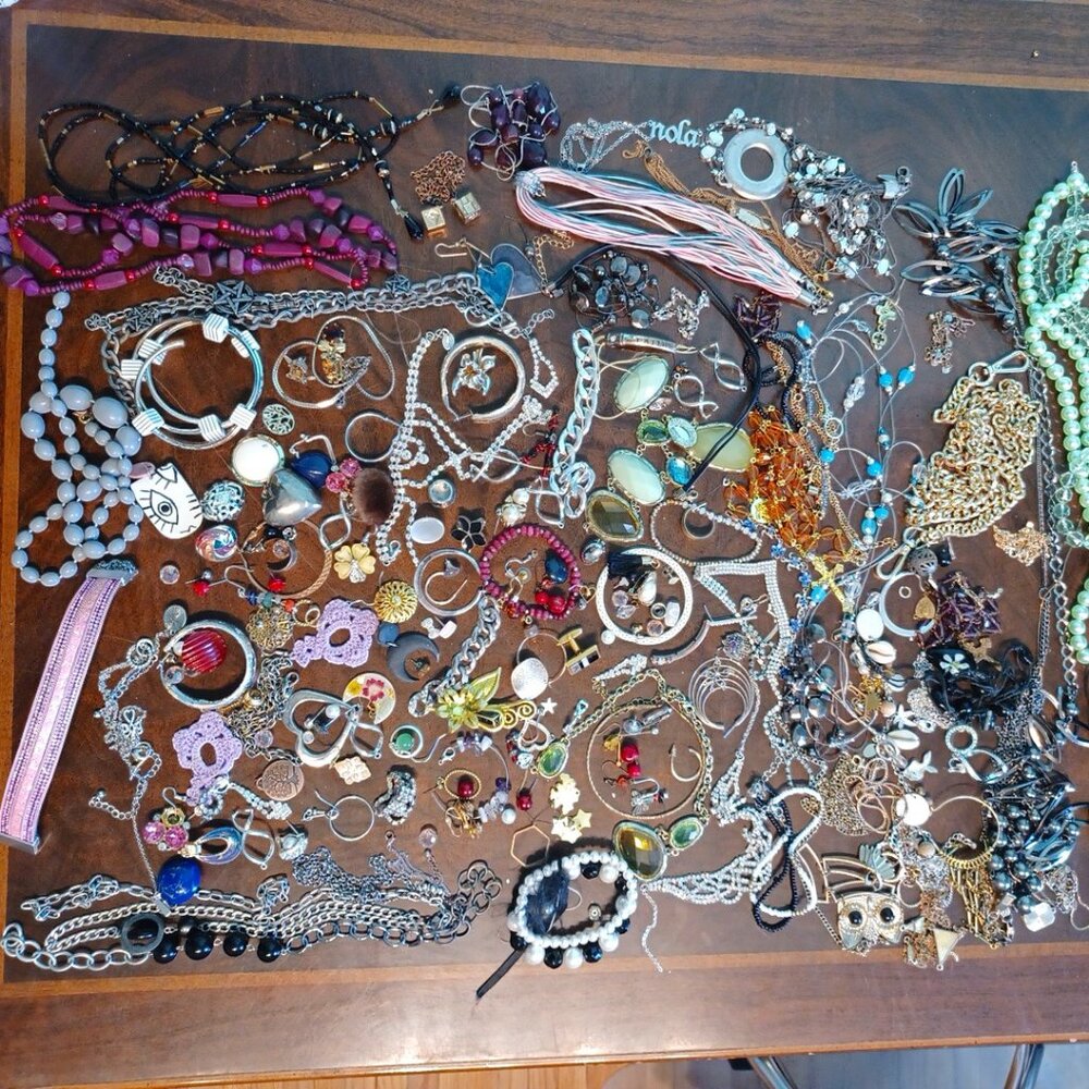 Jewellery Piece lot for repair/ crafting 3 pounds worth (4937